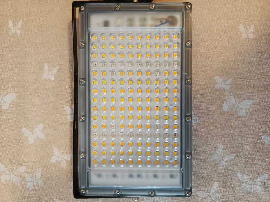 Фитолампа повного спектру для рослин FG  Чорний 6000 лм / 100 Вт