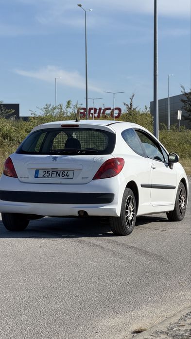 Peugeot 207 1.4 HDI foto 5