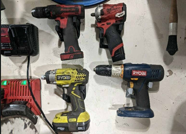 Uchwyt do elektronarzędzi (6 sztuk)