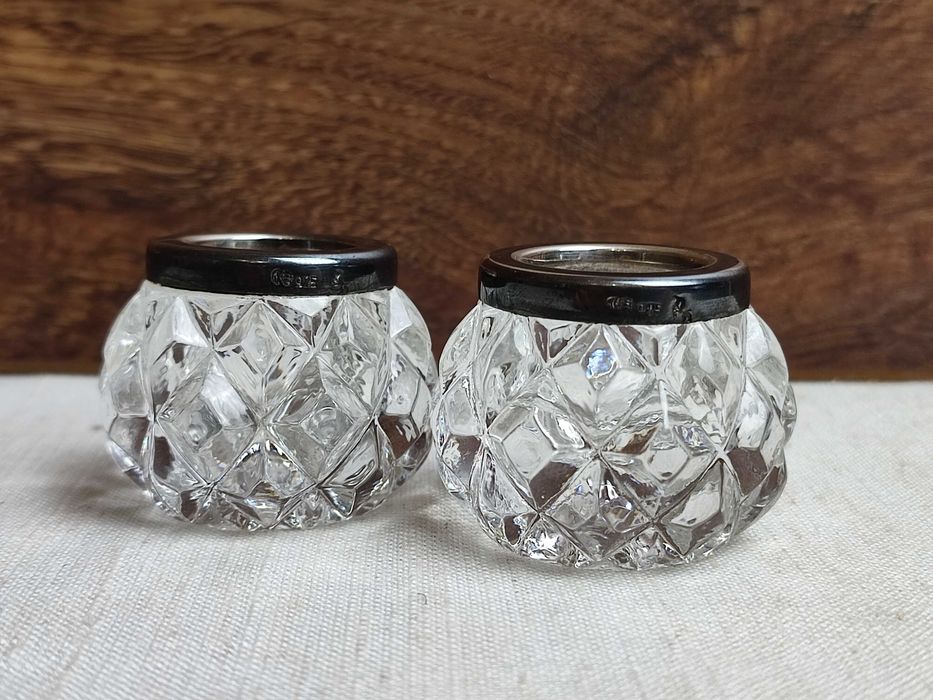 Szklane solniczki , przyprawniki - srebrne okucie