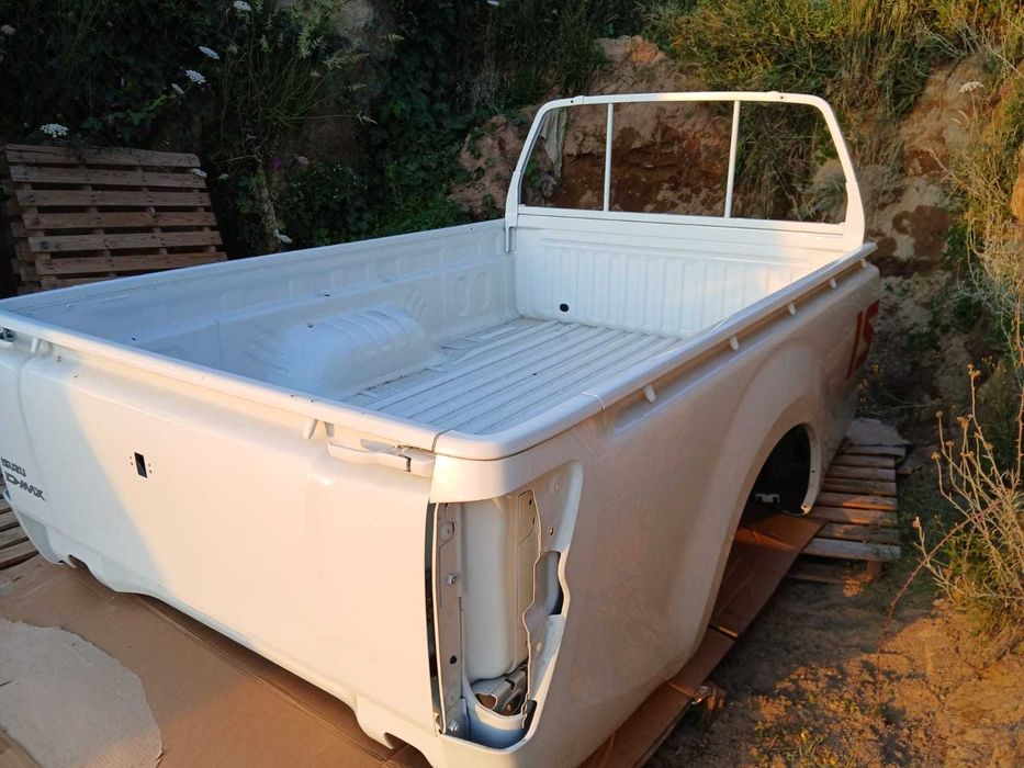 Caixa de carrinha Isuzu NOVA (com todos os acessórios)