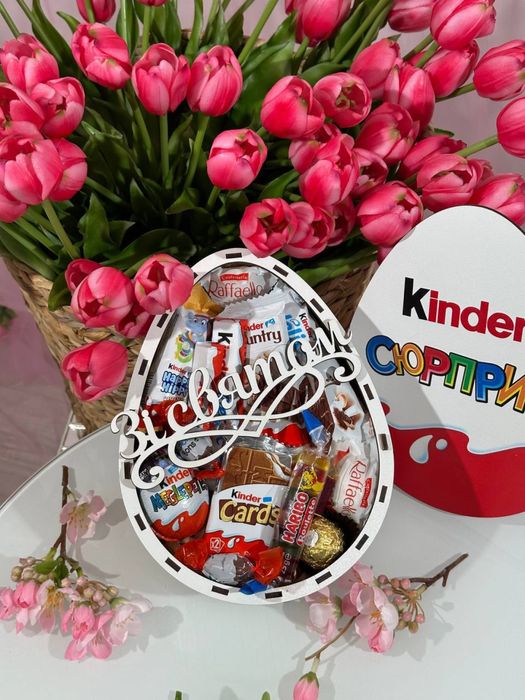 Ідеальний подарунок до 8 березня. Солодкий бокс з Kinder та Raffaello