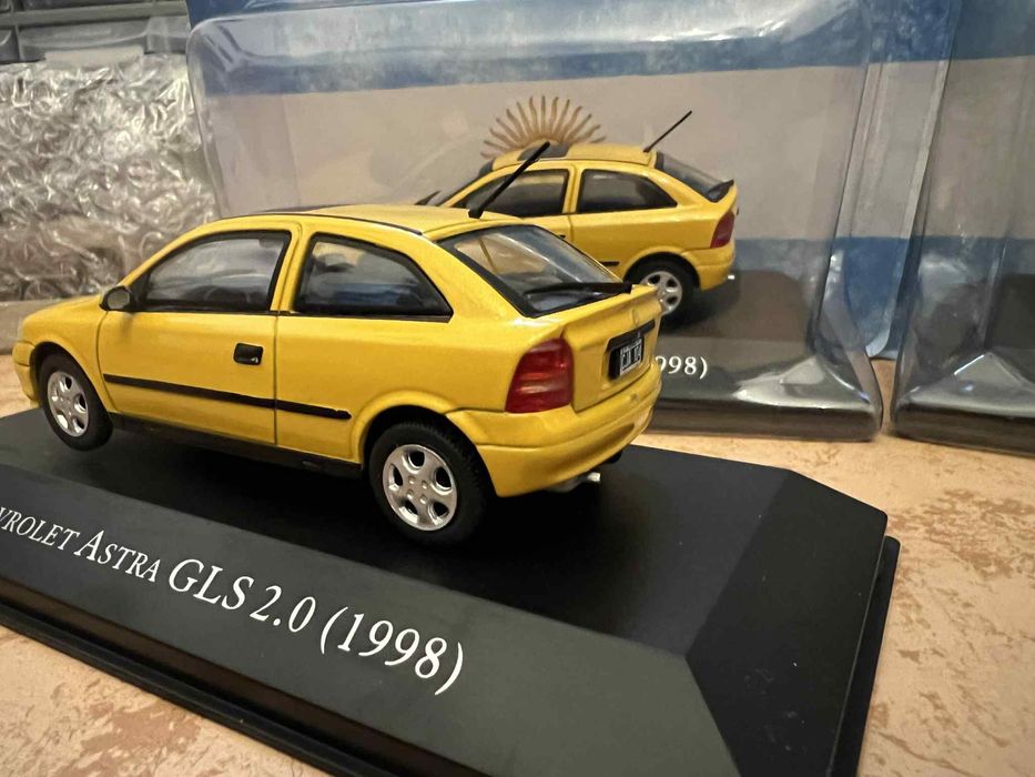 Opel Astra GLS 2.0 1:43 DeAgostini Model Kolekcjonerski