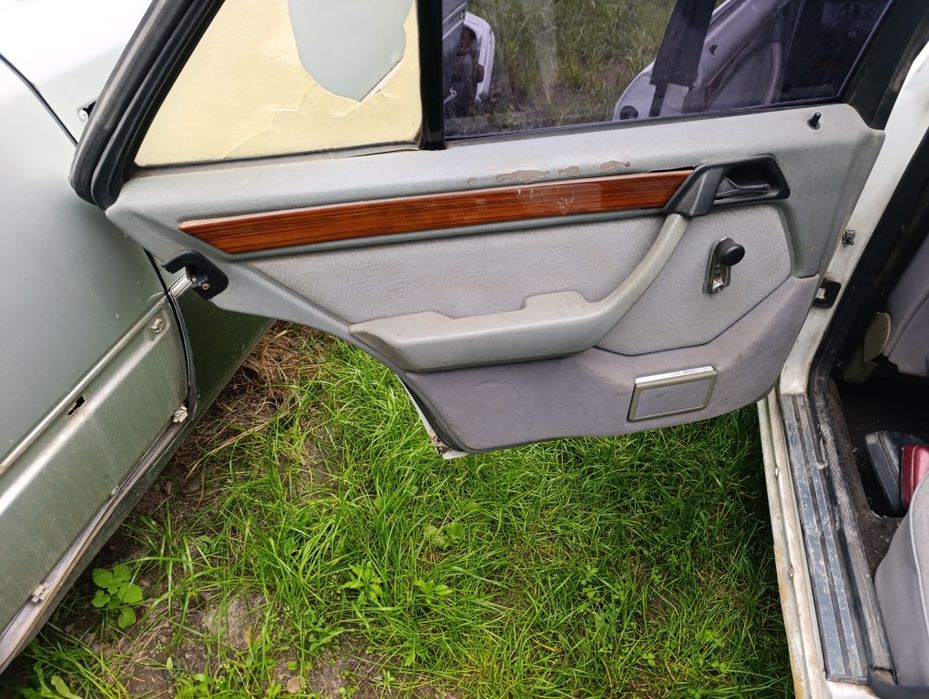 Карти Мерседес 124