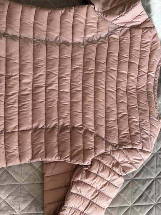 Жіноча весняна куртка Guess