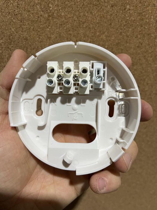 Detetor de movimento 360º IP21 Saliente Hager