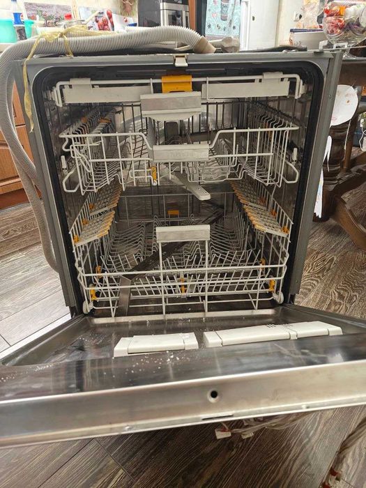 Продам посудомийку Miele G 6890 SCVI на запчастини або під ремонт