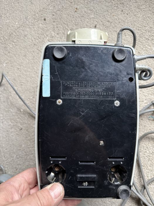 Stary telefon z tarcza francuski