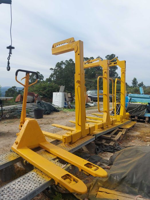 3 Porta Paletes de Grua 2000kg com Garfo e Altura Reguláveis