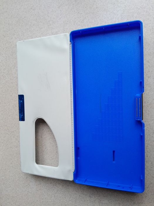 Пенал пластмассовый для школьников