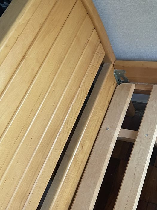 Ліжко з натурального дерева ясен
