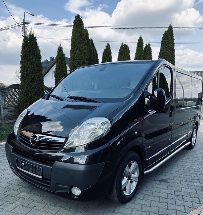 Opel Vivaro 2010 г. 2.5 CDTI
