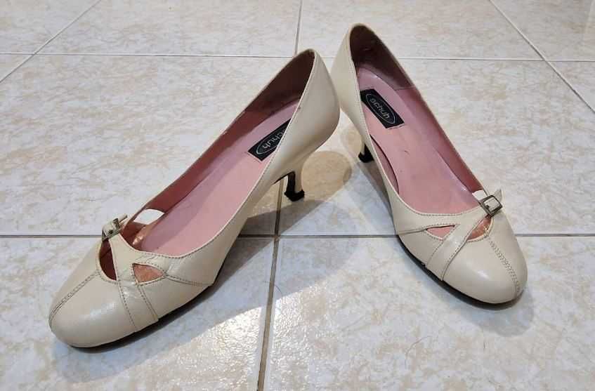 Sapatos de Senhora Beges - Usados Muito Poucas Vezes