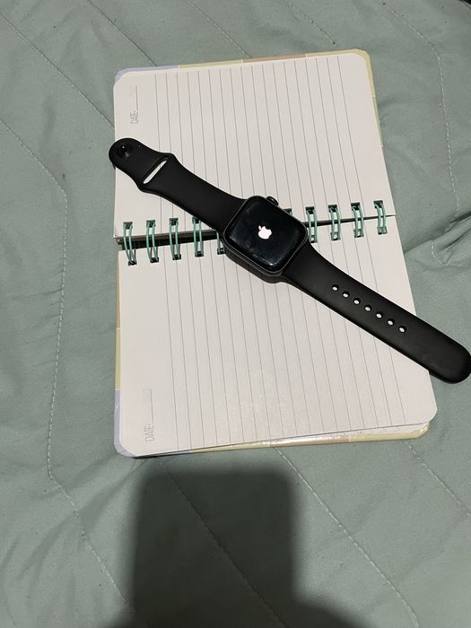 Продам Apple Watch SE 40мм