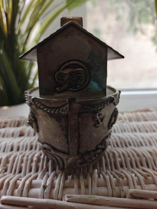 Шкатулка -копилка металлическая...