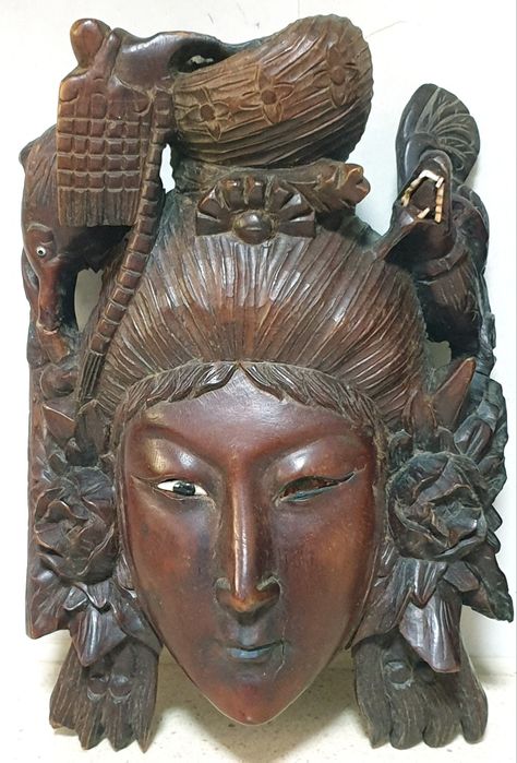 Par de lindas antigas máscaras asiáticas de Deusa Guanyin esculpidas