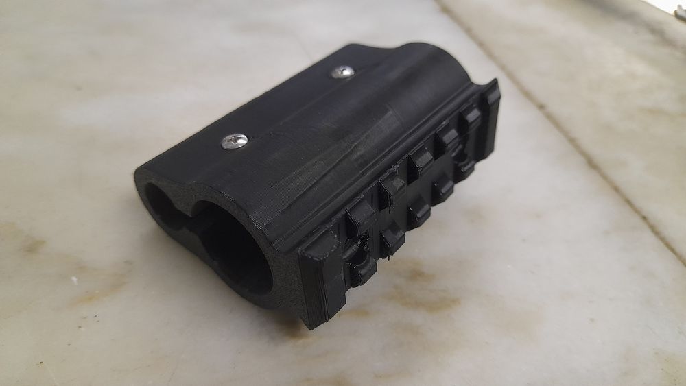 Abraçadeira de cano com rail picatinny