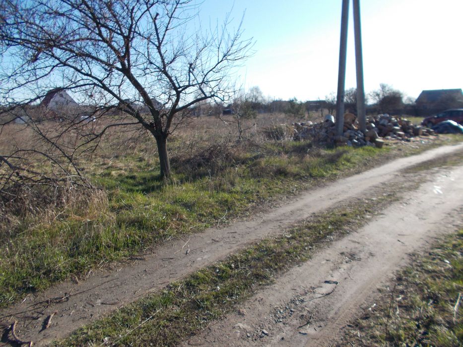 Продам приват-вану зем ділянку 9 сот вул Архітектурна буд 1  с. Киїнка