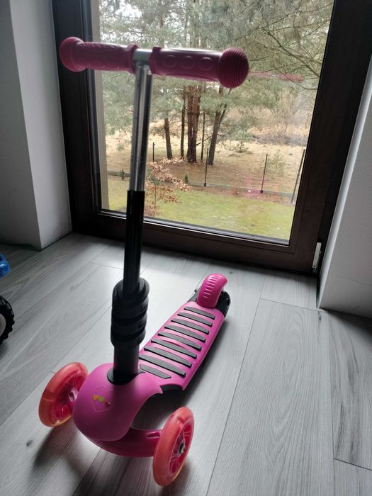 Hulajnoga trzykołowa