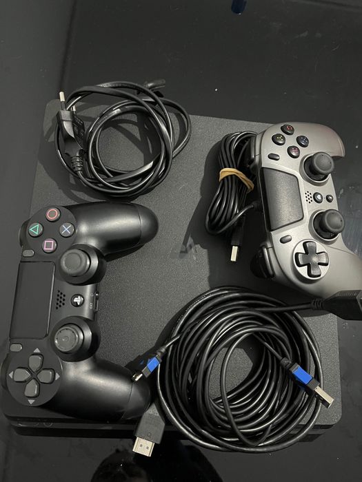 Ps4 500gb com 2 comandos