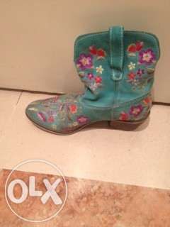 Bota/Botim de Senhora em Camurça e sola de Couro