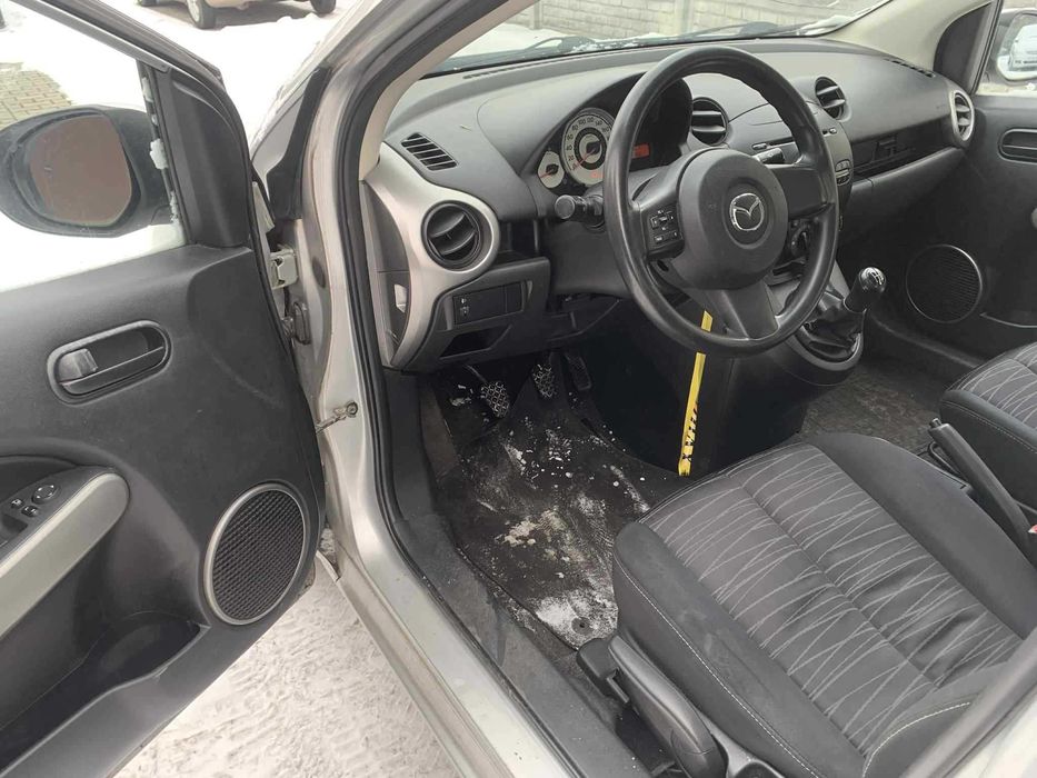 Mazda 2 zadbana i  ekonomiczna