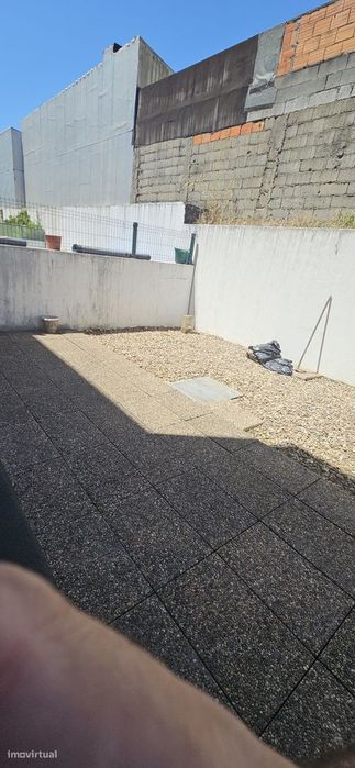 T2 com terraço, garagem e arrumos