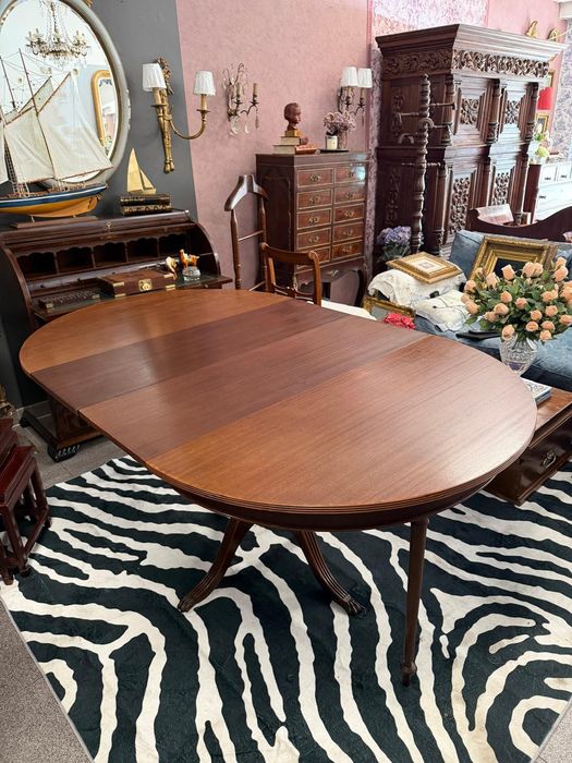Mesa de Jantar Redonda Extensível em Mogno.