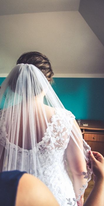 Suknia ślubna - śnieżnobiała