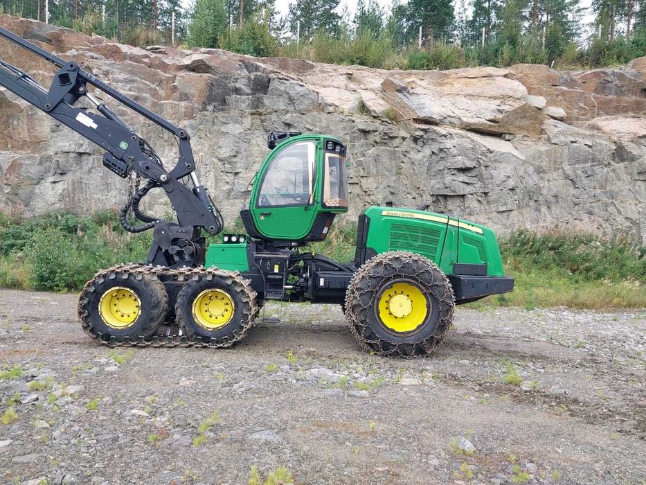 Harvester John Deere 1170E H414 bardzo ladny testy w lesie kombajn lesny maszyna do scinki scinkowa