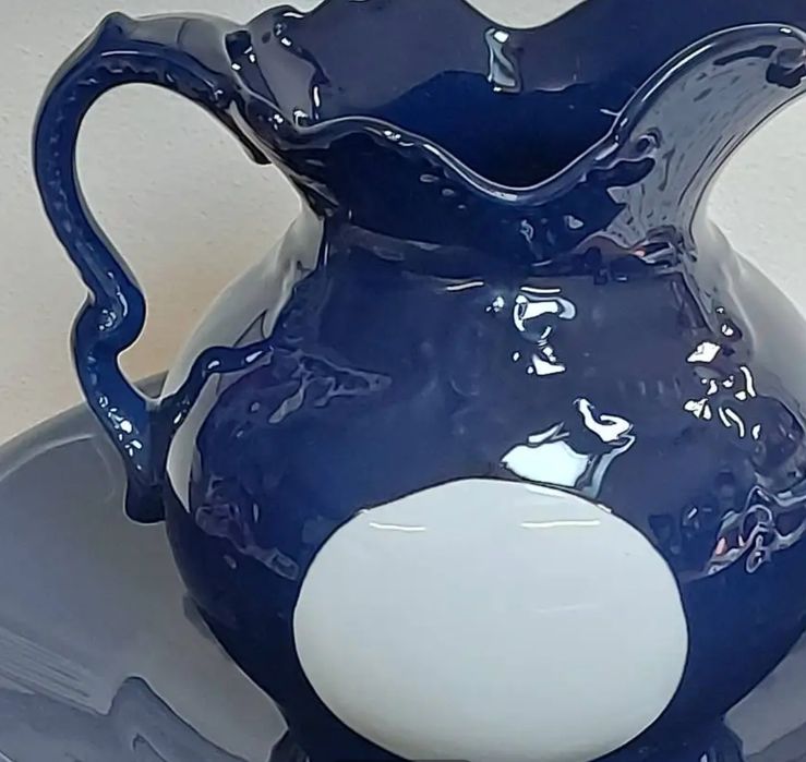 Lavanda  em porcelana  azul cobalto