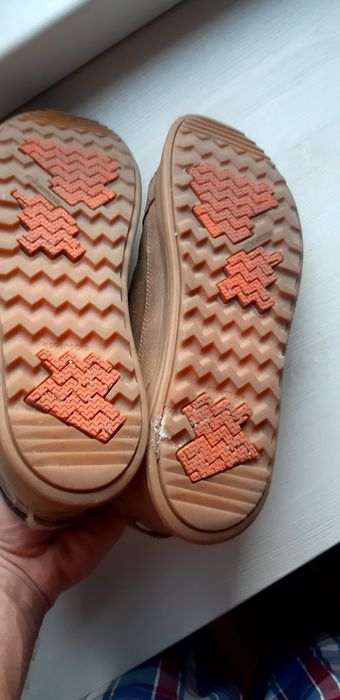 Buty sportowe trekkingowe.