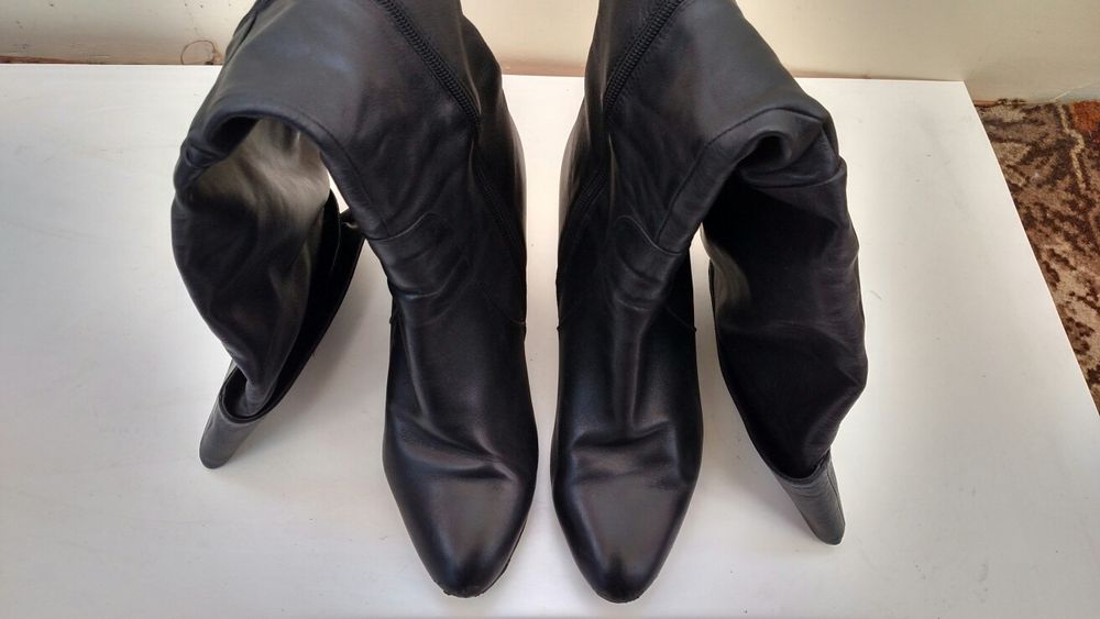 Продам б/у женские сапоги (размер 38) "Helga S"