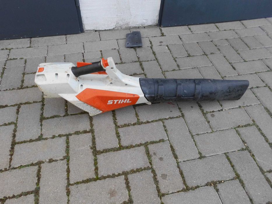 Dmuchawa akumulatorowa do Liści Stihl BGA 57 + bateria
