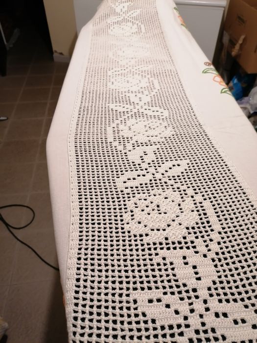 Colcha em linho e bordada a mão