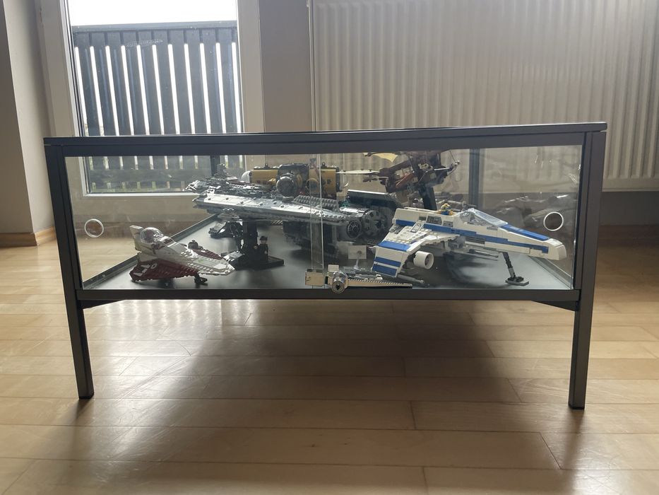 Stolik witrynka metalowy