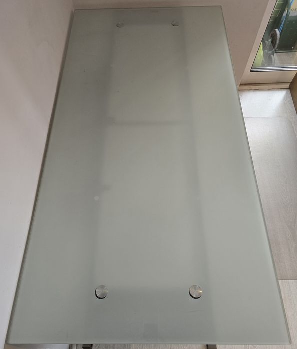 Mesa Galant com vidro temperado da marca IKEA