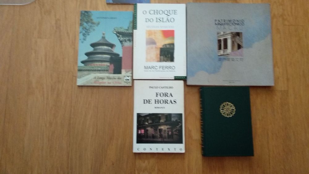 Biblioteca de livros antigos e diversos (1)