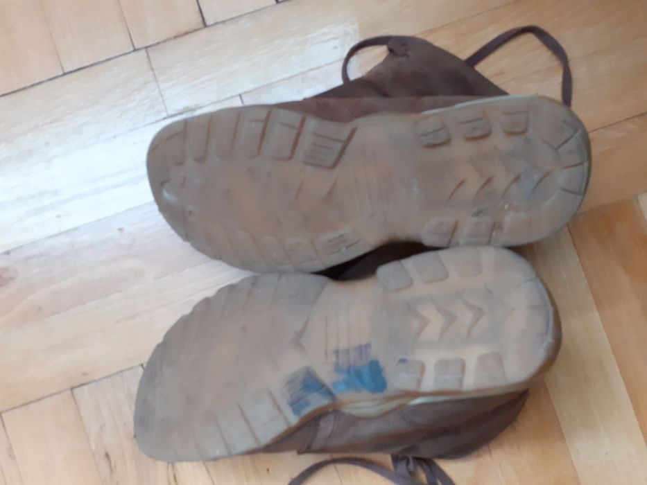 Buty ze skóry naturalnej 37