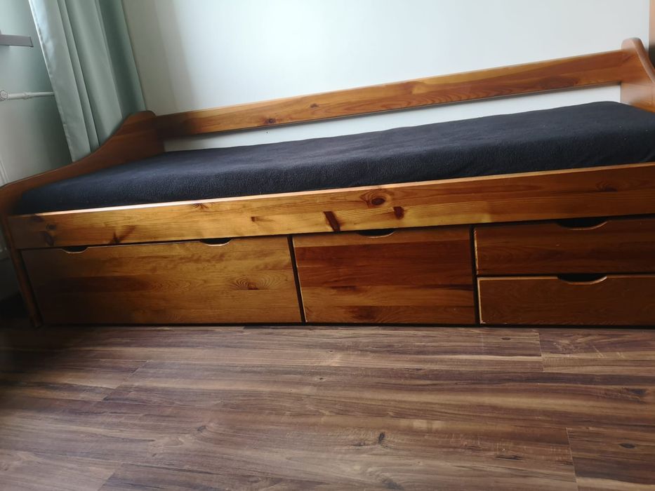 Solidny komplet mebli z litej sosny – szafa, komoda, łóżko z szufladami
