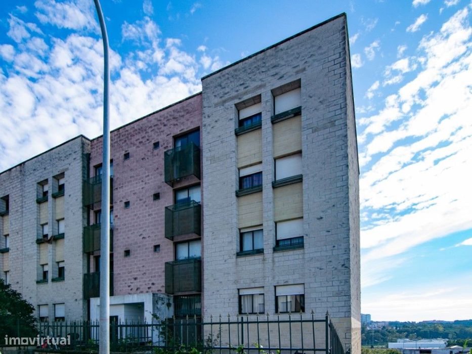 Apartamento T4 em Carnaxide com Vista para Monsanto.