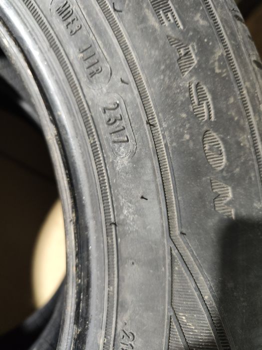 Продам комплект резины 215 65 R17