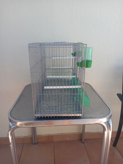 Gaiola/viveiro duplo para canários ou aves de pequeno porte.