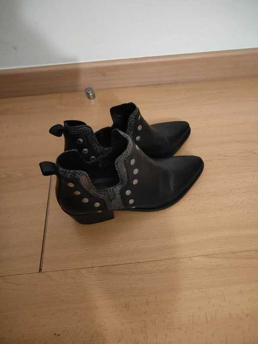 Botins de pele pretos da marca Foreva n.38