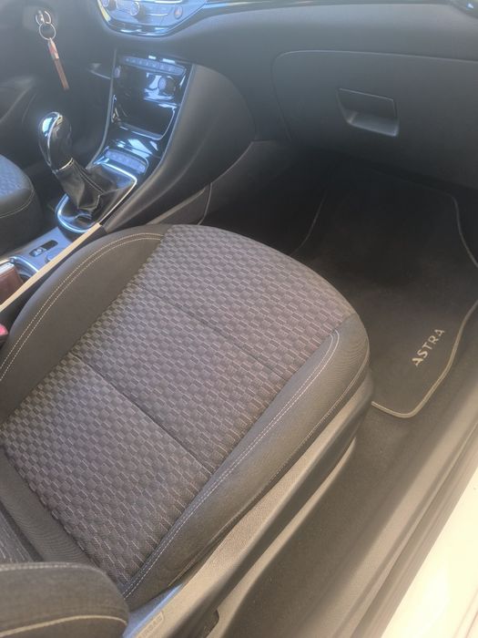 Opel astra sports tourer branca
