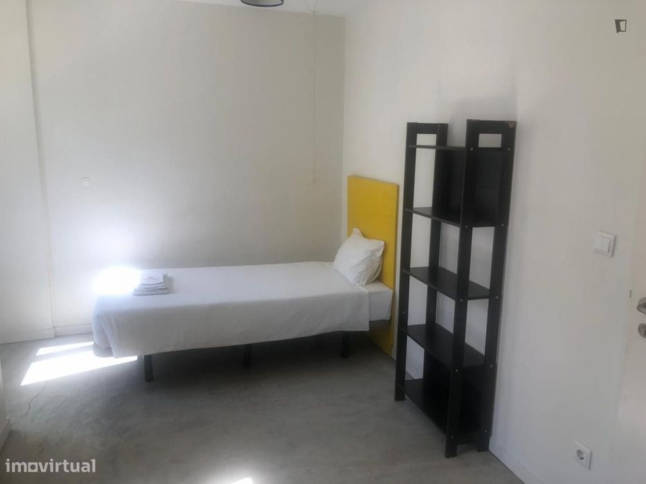 Quarto - localizado em Intendente Lisbon