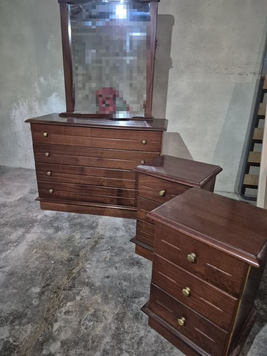 Conjunto cómoda e mesas cabeceira