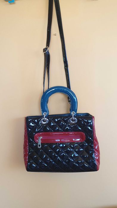 Torebka lakierowana, pikowana