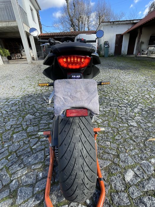 Honda CB 650 RA como nova