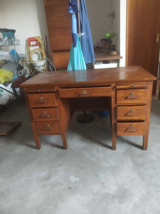 Secretária de escritório antiga